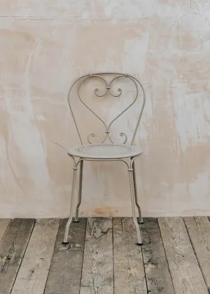 1900 Stacking Chair in Nutmeg