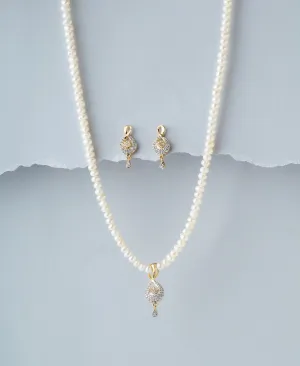 Elegant Pearl Necklace Set